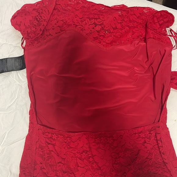 Red guess body suite - Picture 6 of 8